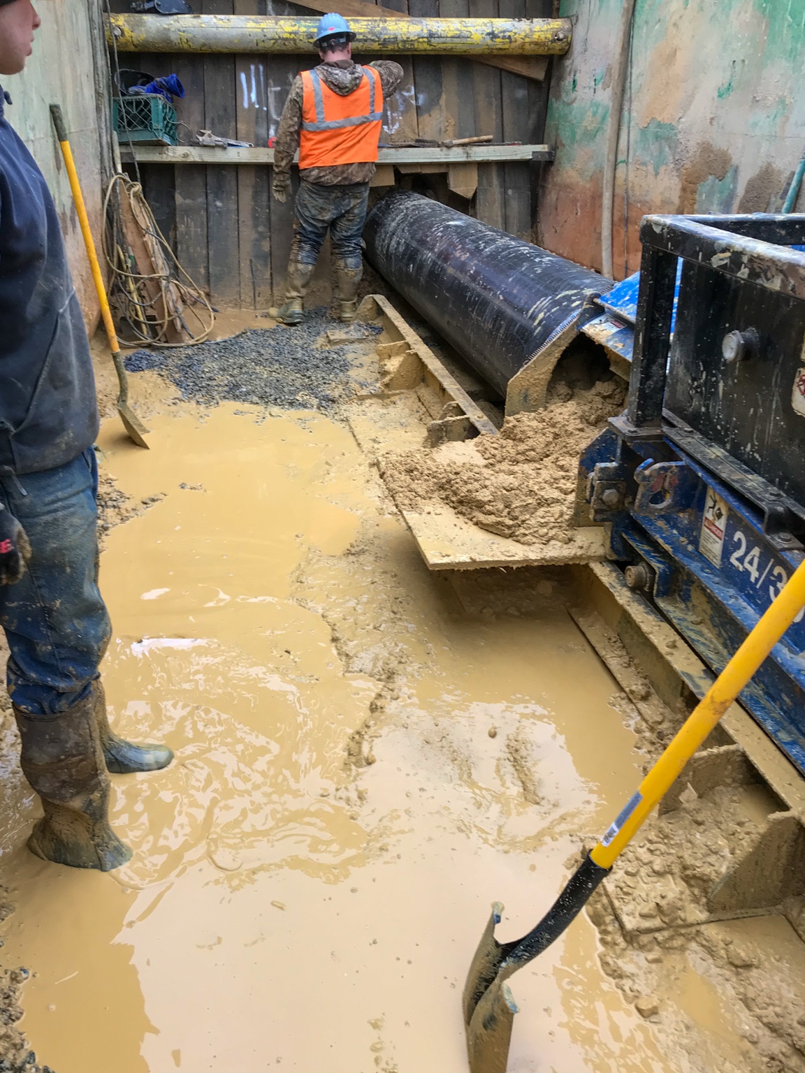 Large shoring pit with jack and bore equipment